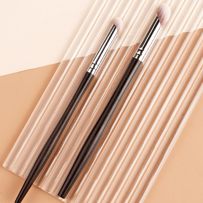 RO-CB011 Sandalwood-handled concealer brush